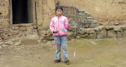 鄉(xiāng)村孩子手中的“玩伴”