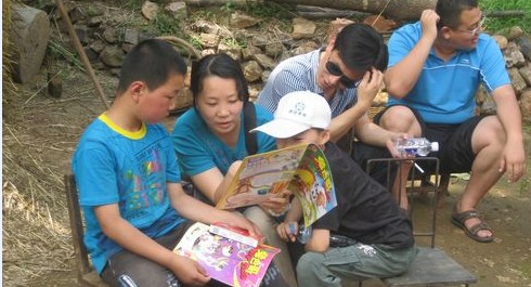 西安公益聯盟愛心人士來洛南助學