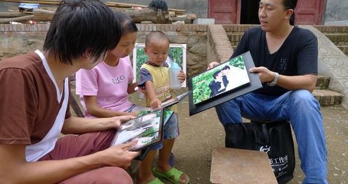 商州患尿毒癥農婦拿到遲到的婚紗照