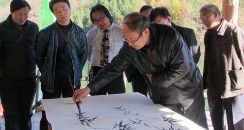 市區(qū)書畫家慶十八大舉辦書友筆會