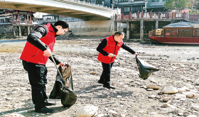 青山碧水映藍天 幸福生活入畫來