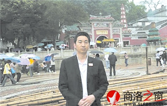 陳志民，網名草衣木食，1968年生于丹鳳，曾在軍中多年，現任北京某勘察公司董事。