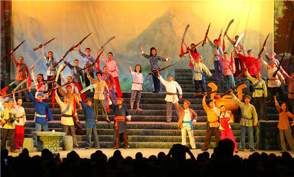 2016，我們?cè)诼飞? /></a></td>
</tr>
<tr>
<td height=