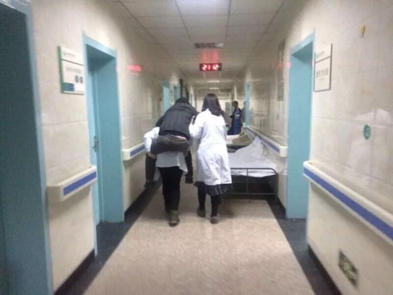 為商醫“最美背影”點贊