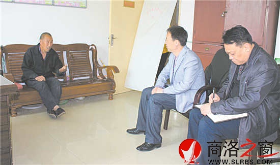 區委常委、紀委書記袁禮鋒接待來訪群眾