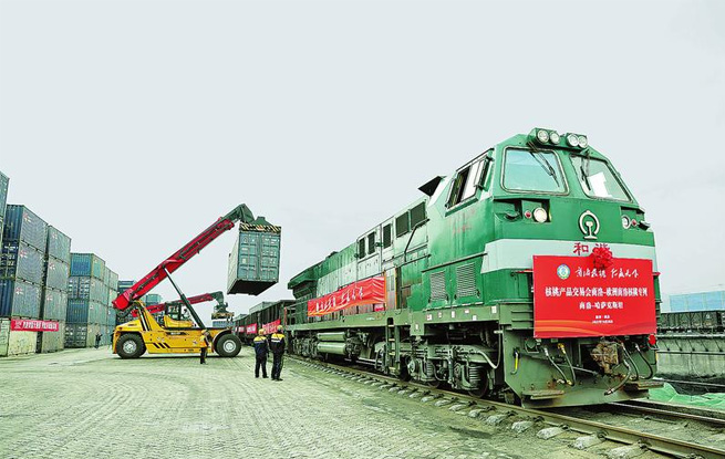 首列商洛——歐洲“商洛核桃”專列昨日發車