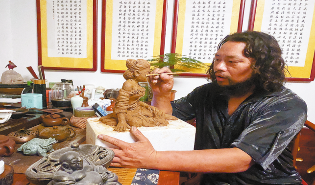 傳承泥塑技藝 鑄就非凡人生