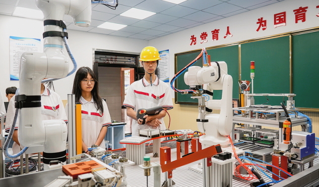 聚才引智打造發(fā)展“強引擎”